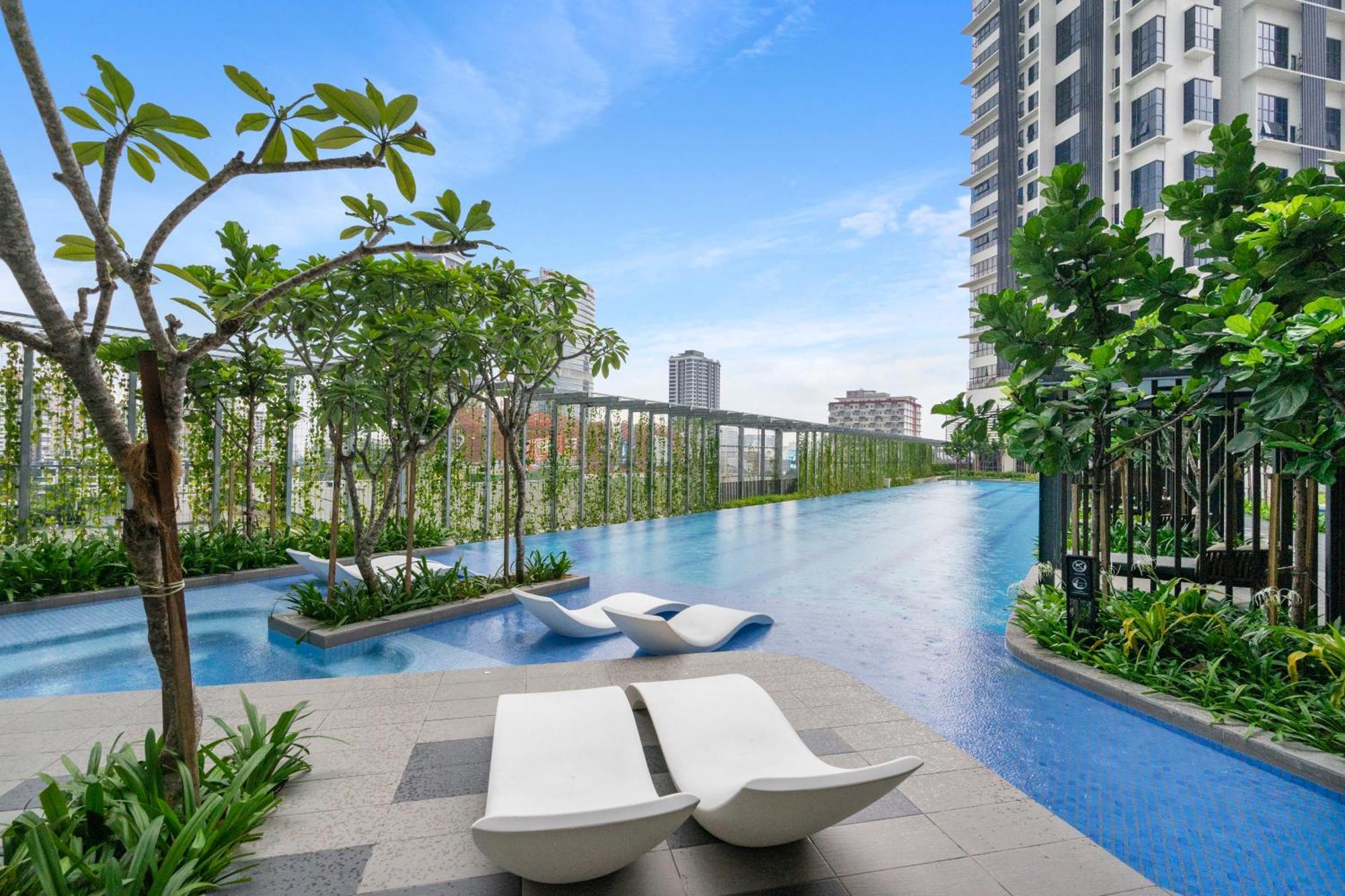 Highpark Suites At Petaling Jaya, Kelana Jaya By Plush Exterior photo