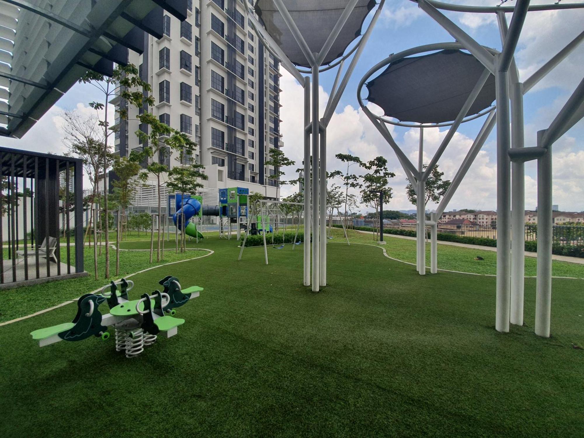 Highpark Suites At Petaling Jaya, Kelana Jaya By Plush Exterior photo